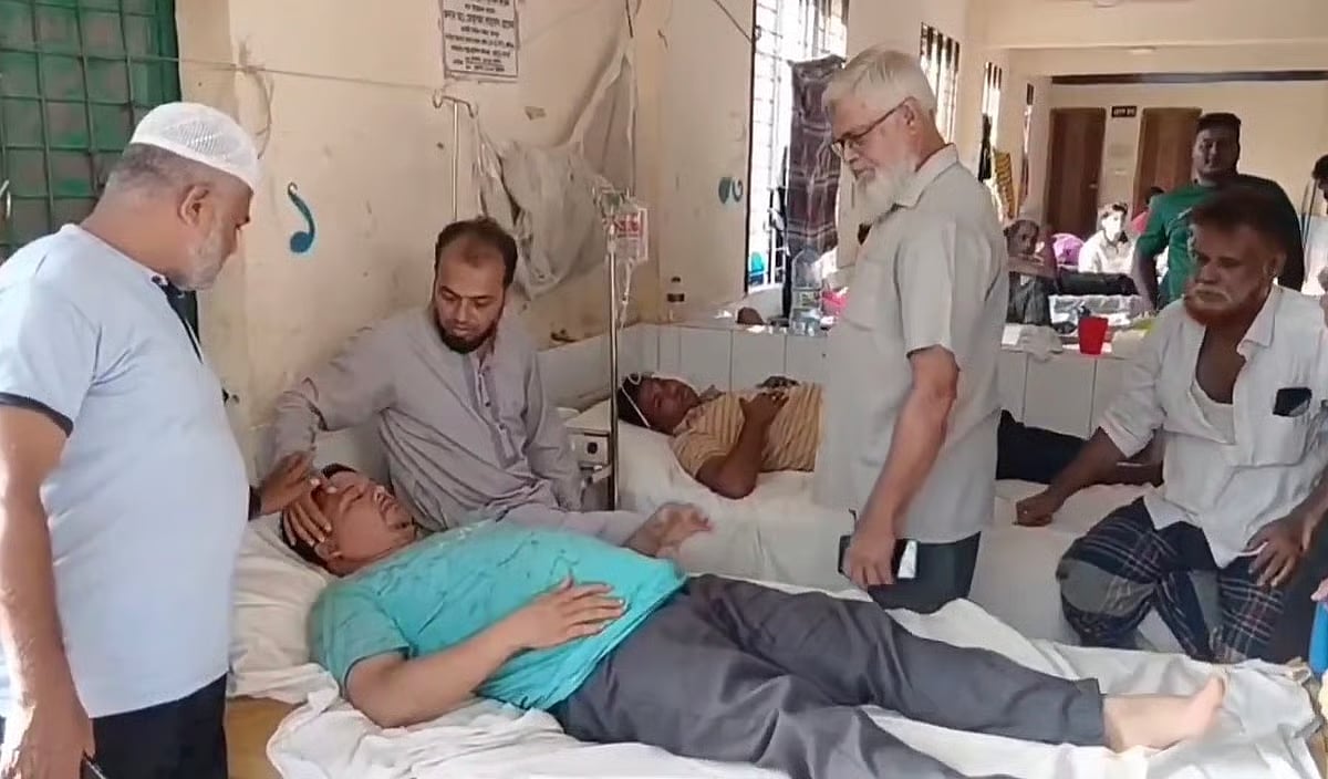 At least 10 people were injured in the clash between BNP and Jamaat activists in Hajiganj, Chandpur on 3 October 2025