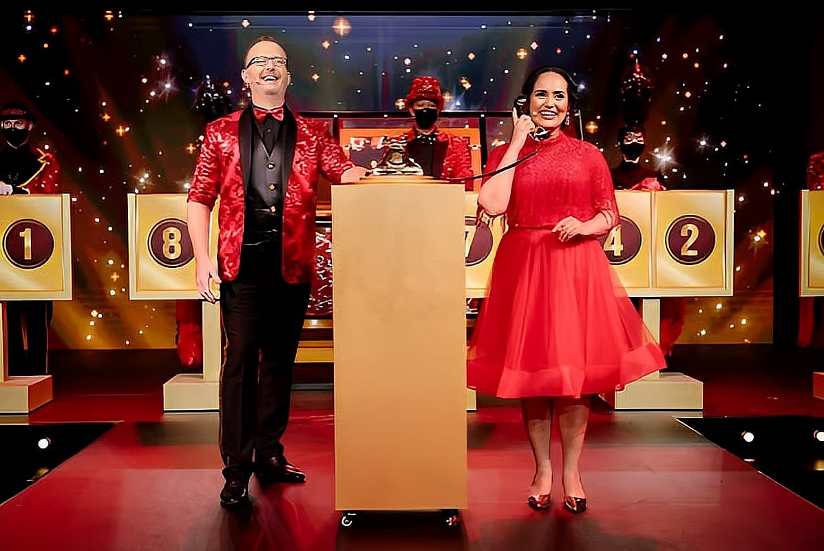 Hosts call Bangladeshi taxi driver Harun Sarder Nur Nobi Sarder, informing him about the win