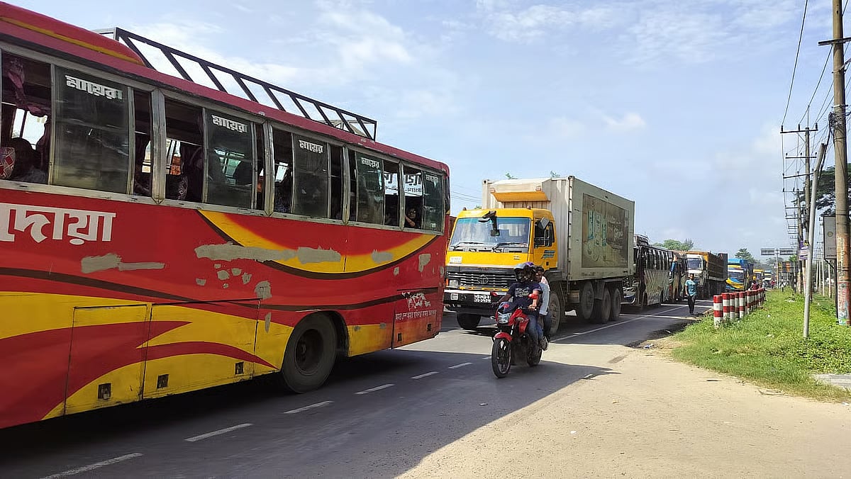 Long tailbacks caused by a highway blockade near Faujdarhat Cadet College in Sitakunda of Chattogra, Chittagong. Photo taken around 1:30 pm on 4 October 2025.