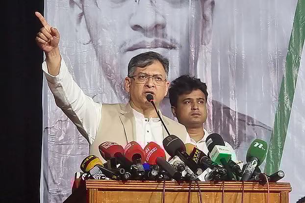 BNP Standing Committee member Salahuddin Ahmed spoke at a discussion titled "From Expression to Death: The Spread and Resistance of Fascism in Educational Institutions", organised on the occasion of the sixth martyrdom anniversary of BUET student Abrar Fahad. The event was held today, Tuesday, at the auditorium of the Teacher-Student Centre (TSC) at the University of Dhaka.