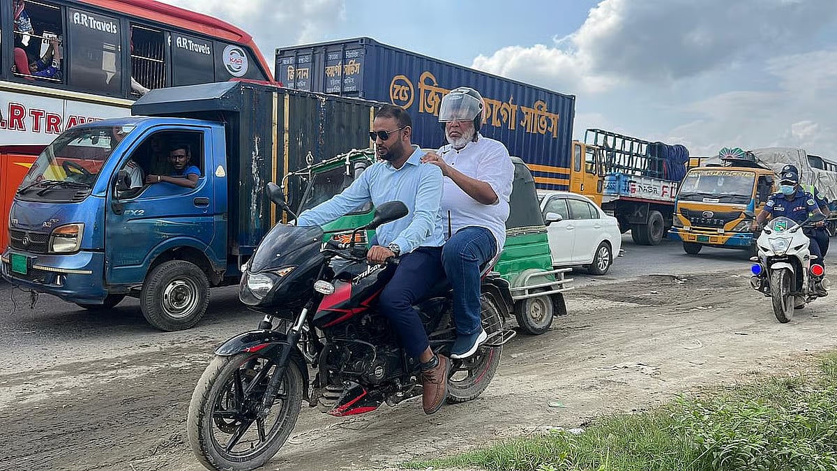 Adviser Muhammad Fouzul Kabir Khan took to motorcycle as his motorcade got stuck in a traffic gridlock for a long time in the Bahadurpur area of Ashuganj upazila on Dhaka-Sylhet highway on 8 October 2025