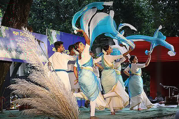 The Autumn Festival was held on 4 October 2024, at the Bakul Tala of Dhaka University’s Faculty of Fine Arts, organised by Satyen Sen Shilpigoshthi.