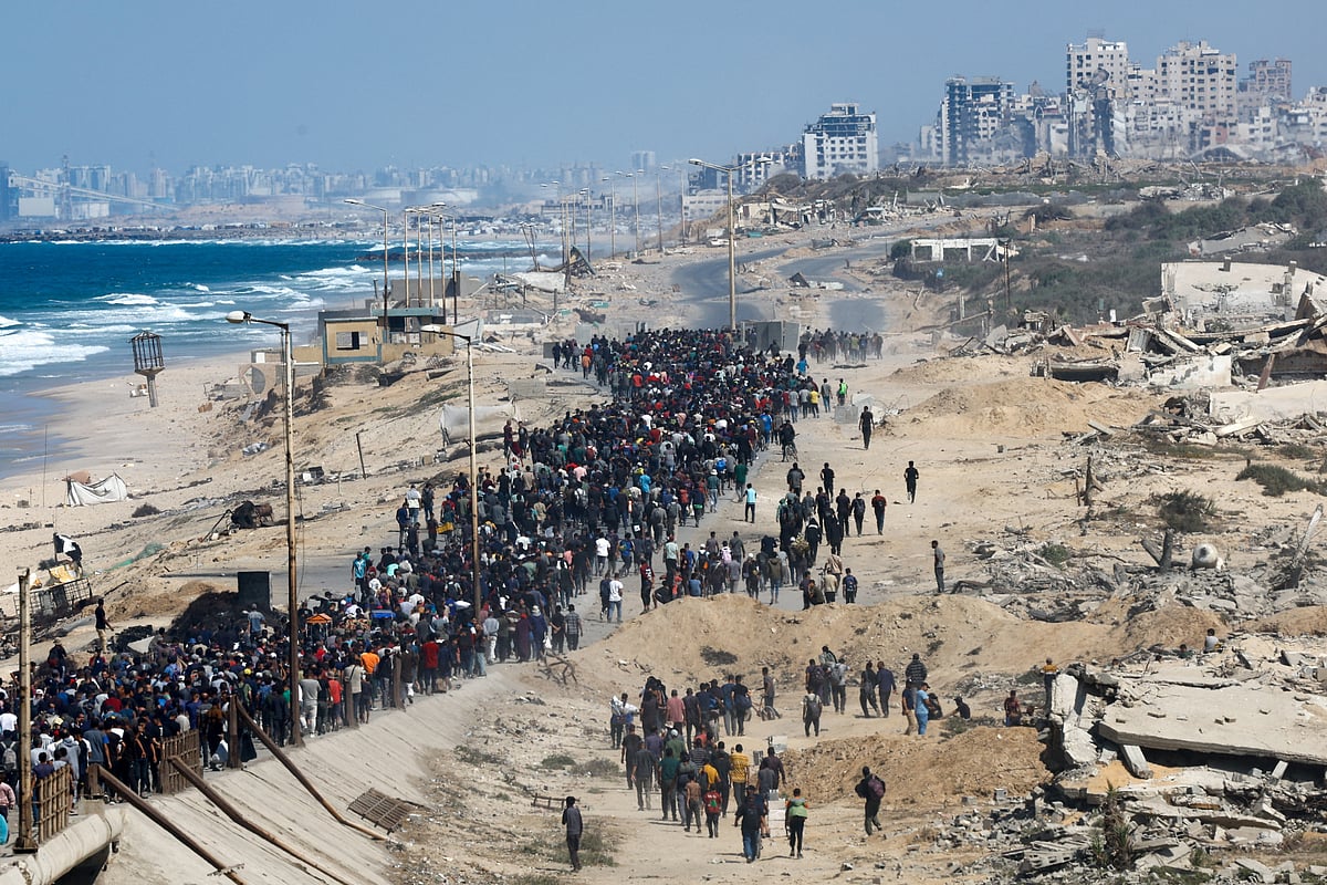 Palestinians, who were displaced to the southern part of Gaza at Israel's order during the war, return north after the ceasefire went into effect.