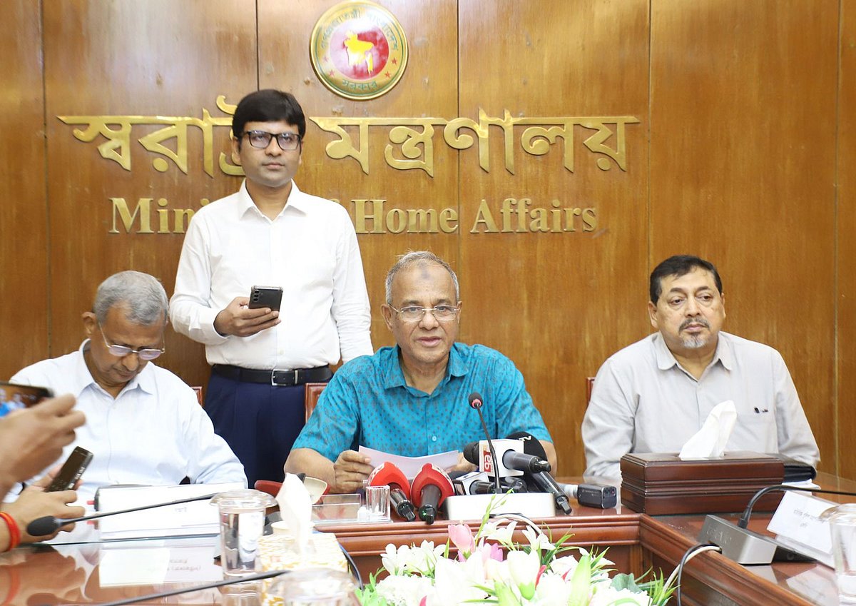 Home adviser Lt. Gen. (retd.) Md Jahangir Alam Chowdhury speaks at the core committee meeting, held at the ministry in Bangladesh Secretariat, Dhaka on 12 October 2025