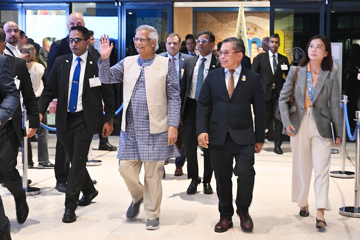 Chief Adviser Professor Muhammad Yunus was given a warm reception as he reached FAO headquarters in Rome.