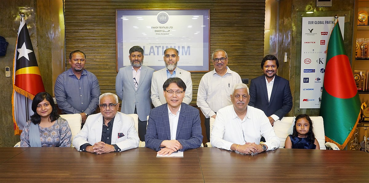 ADB delegation visits Envoy Textiles.