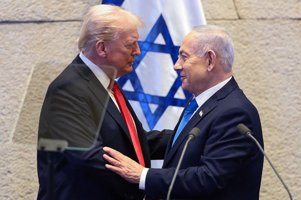 US President Donald Trump (L) speaks with Israeli Prime Minister Benjamin Netanyahu at the Israeli parliament, the Knesset, in Jerusalem on 13 October 2025.