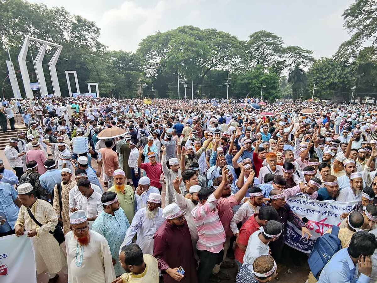 Teachers and staff from non-government educational institutions enlisted under the MPO scheme demonstrate for the third consecutive day at Central Shaheed Minar, Dhaka on 14 October 2025