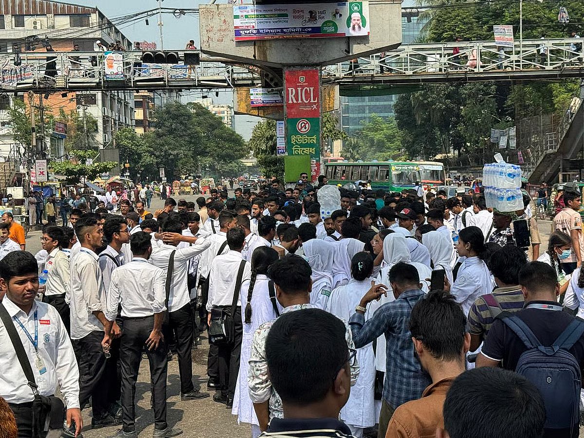 Alongside the students of Dhaka College, higher secondary students of other colleges extend their solidarity in the protest and take part in the blockade at the Science Lab intersection, Dhaka on 14 October 2025