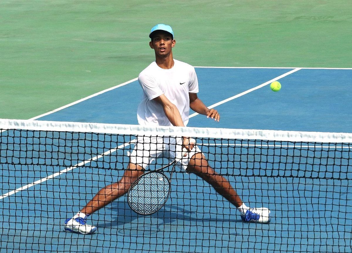Zarif Abrar secured his place in the semi-finals after a thrilling quarter-final victory, defeating India's second-seeded player, Shounak Chatterjee