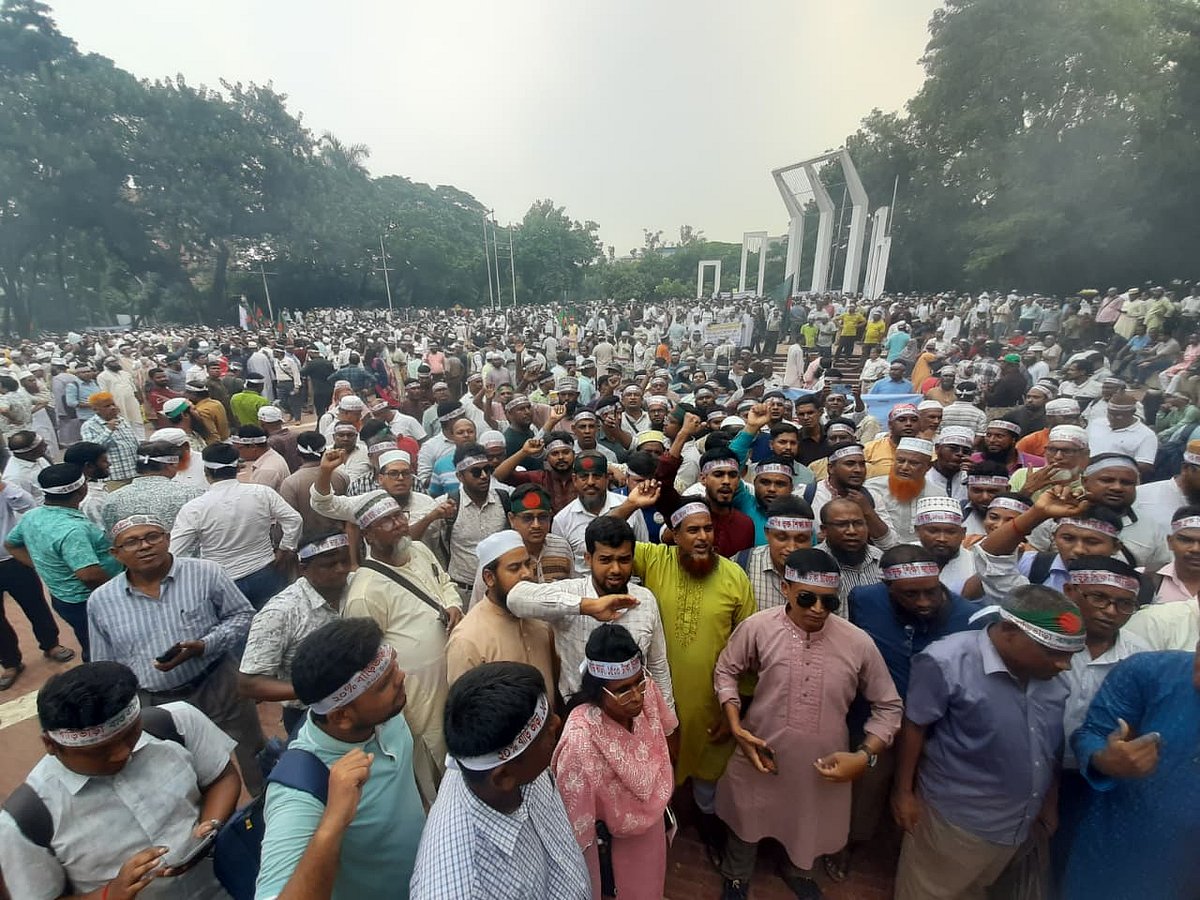 The ongoing movement by MPO-listed teachers and employees of non-government educational institutions enters fifth day on 16 October 2025. The photo was taken from the Central Shaheed Minar on 16 October 2025.