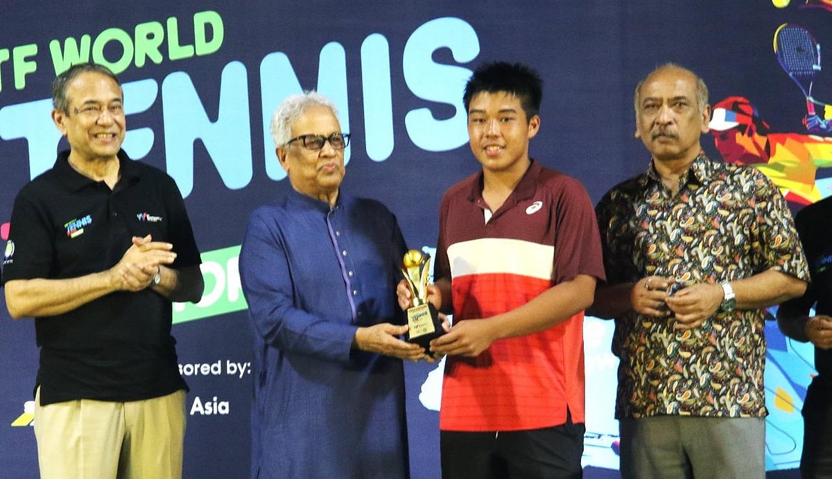 Abdul Hai Sarkar, President of Bangladesh Tennis Federation, presents prizes to the winners of the 35th Bangladesh World Tennis Tour Junior J-30 Dhaka at the National Tennis Complex in Ramna, Dhaka on 17 October 2025.