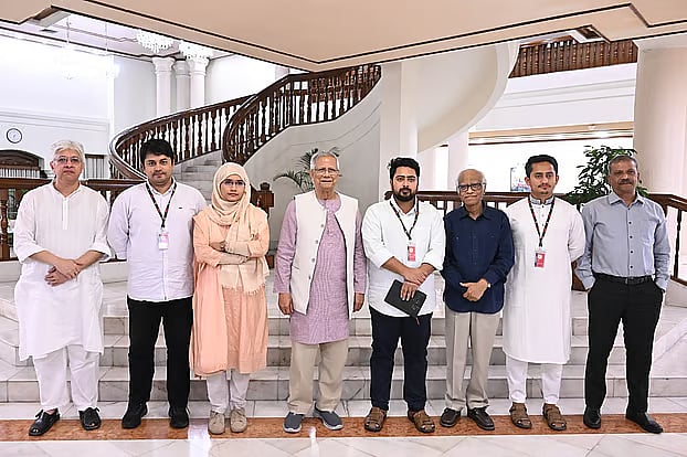 After the meeting, Chief Adviser Professor Muhammad Yunus and other advisers joined NCP leaders for a photo session on Wednesday afternoon at the State Guesthouse Jamuna.