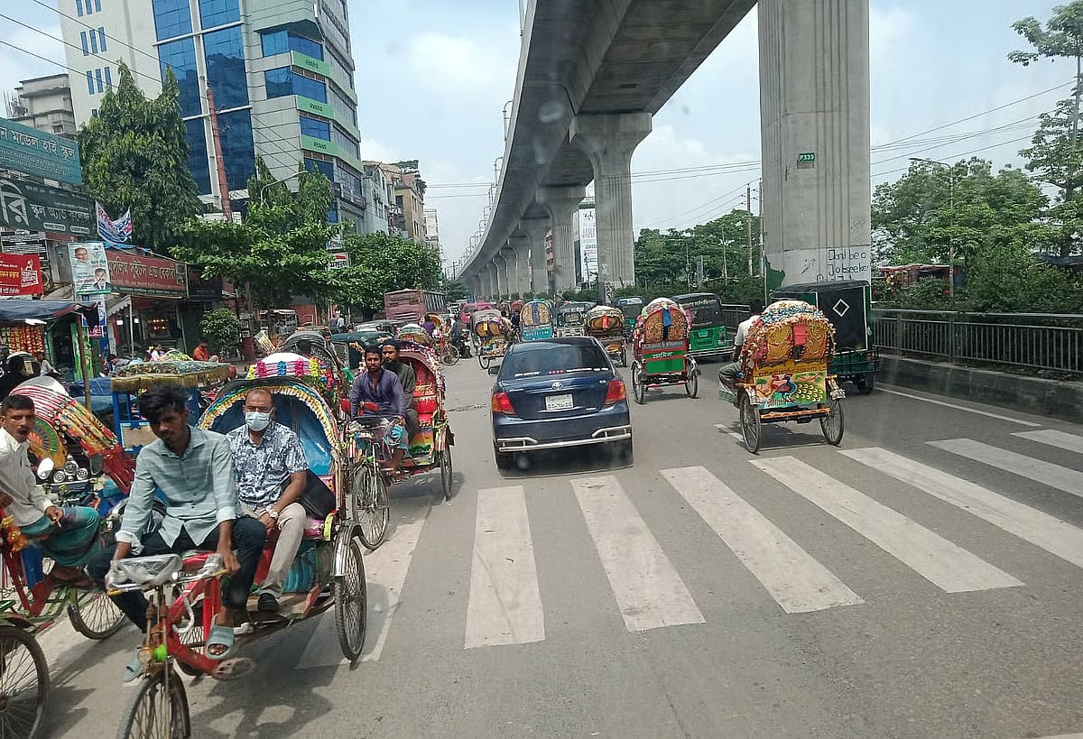No discipline on slow Dhaka roads. The photo is taken at Agargaon