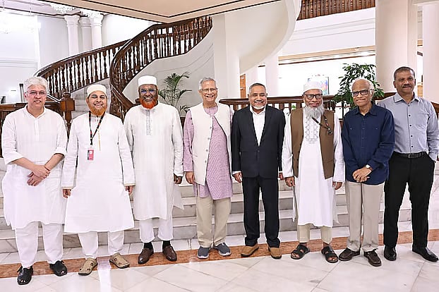 After the meeting, Chief Adviser Professor Muhammad Yunus poses for a photo with leaders of Jamaat-e-Islami on Wednesday afternoon at the State Guesthouse Jamuna.