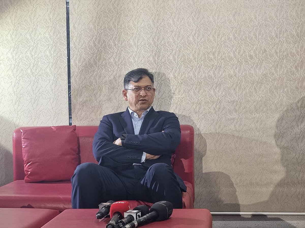 BNP standing committee member Salahuddin Ahmed speaks to journalists at his residence in Gulshan, Dhaka, on 24 October 2025.