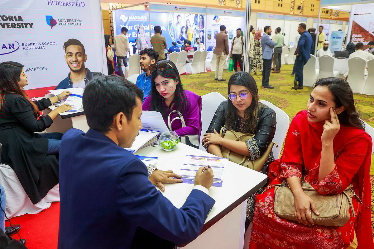 Students gather information about higher education opportunities abroad from consultancy firm stalls at the ongoing ‘Study Abroad Fair 2025’ at the Bangladesh–China Friendship Conference Centre in the capital.