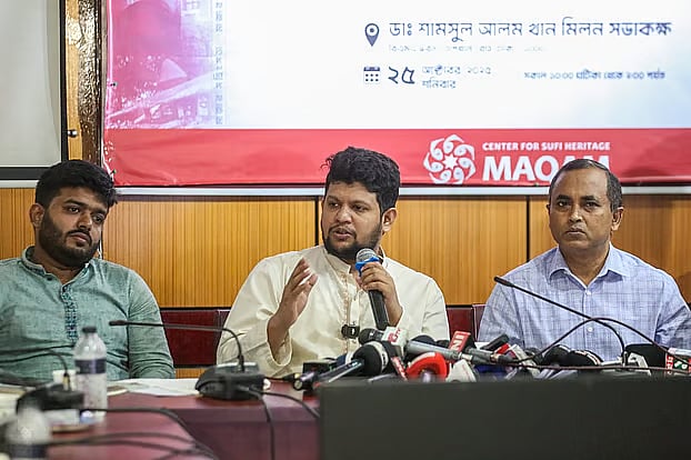 Information advisor Mahfuj Alam delivered the keynote speech at the national dialogue titled “Mazar Culture: Violence, Crisis, and Future Perspectives.” The event was held today, Saturday, at the BMA Bhaban (Building) on Topkhana Road, Dhaka.