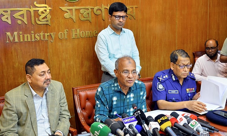 Home adviser lieutenant general (retd) Md Jahangir Alam Chowdhury speaks with journalists at his ministry in Bangladesh secretariat on 26 October 2025
