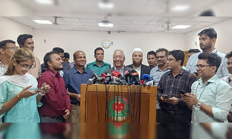Election commission secretariat senior secretary Akhtar Ahmed speaks with journalists at EC secretariat in Agargaon, Dhaka on 27 October 2025