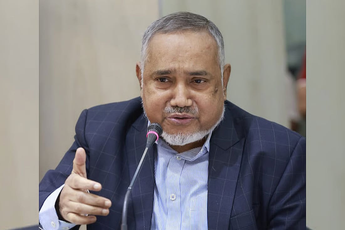 Syed Abdullah Muhammad Taher, nayeb-e-ameer of Jamaat-e-Islami, speaks at a roundtable at Prothom Alo office in Karwan Bazar, Dhaka on 27 October 2025