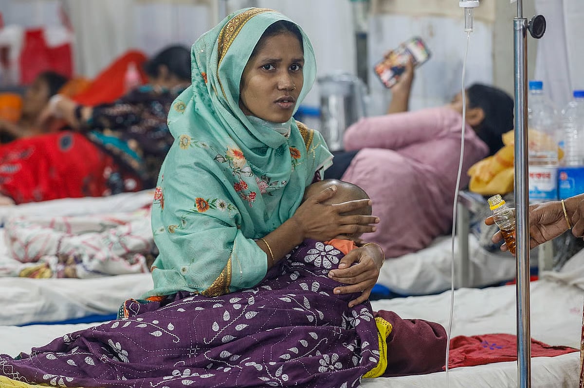 A mother holds her child infected with dengue fever at General Hospital in Anderkilla, Chattogram, on 6 July 2025.