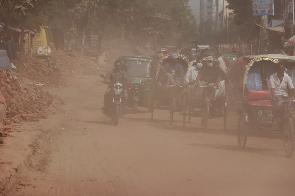 The  whole area of 100-foot road at Bhatara in Dhaka is covered with dust and dangerous particles. The photo was taken on 27 October 2025