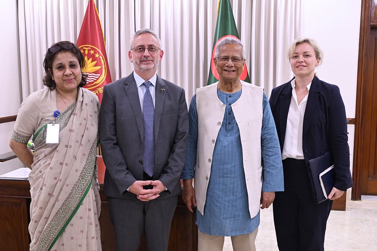 EU ambassador in Dhaka Michael Miller calls on Bangladesh’s chief adviser professor Muhammad Yunus at the State Guest House Jamuna, Dhaka on 28 October 2025