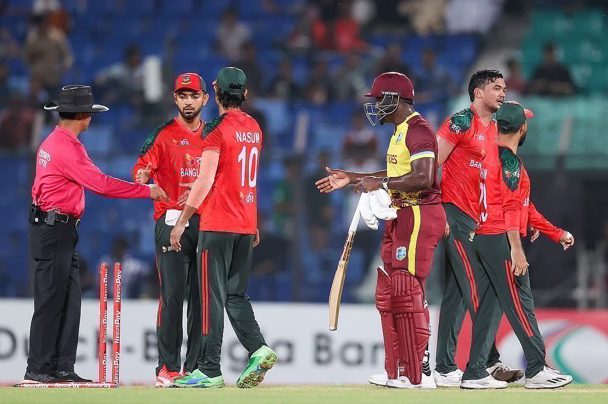 Bangladesh and West Indies players shake hands at the end of the 3rd T20I match at Bir Shrestha Shaheed Flight Lieutenant Motiur Rahman Stadium in Chattogram on 31 October 2025