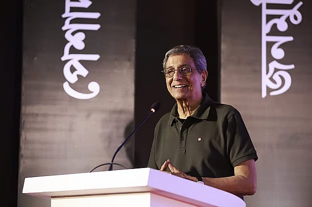 Speaking at the staff conference organised to mark the 27th anniversary of Prothom Alo, Editor Matiur Rahman addressed the audience on Tuesday morning at the auditorium of Krishibid Institution Bangladesh in Khamarbari, Dhaka.