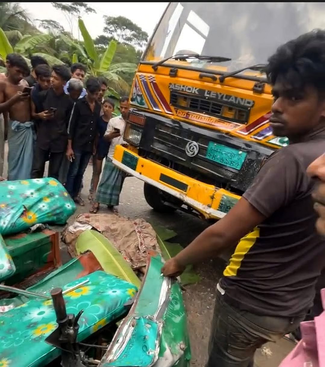 Six people were killed in a head-on collision between a passenger CNG-run autorickshaw and a truck in Kabirhat upazila of Noakhali on 4 November