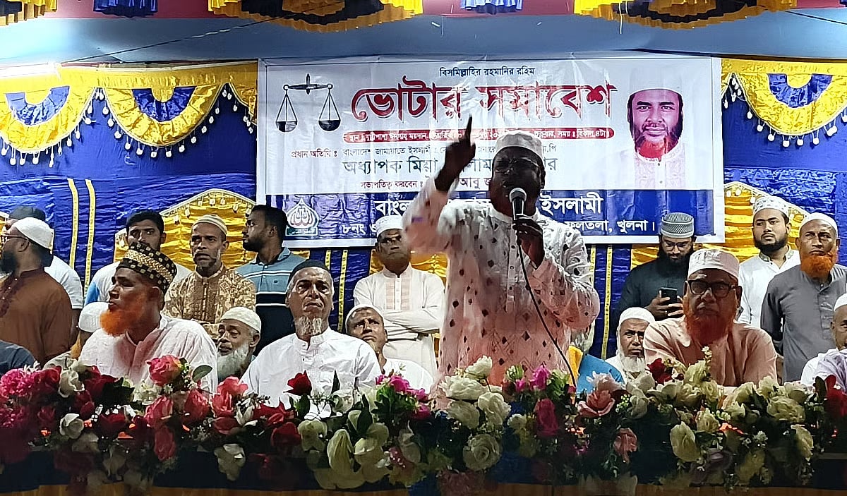 Bangladesh Jamaat-e-Islami secretary general Mia Golam Porwar addressing a voters’ gathering as chief guest at Jugnipasha in Ward No. 8 of Phultala Union in Phultala Upazila of Khulna-5 constituency on 7 November 2025