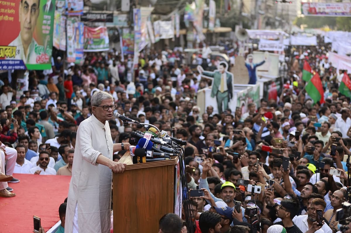 BNP secretary general Mirza Fakhrul Islam Alamgir addresses a rally in front of the BNP’s central office at Naya Paltan in the capital ahead of a procession marking the “National Revolution and Solidarity Day” on 7 November 2025.