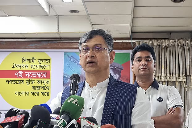 BNP standing committee member Salahuddin Ahmed addresses the discussion, organised by the BNP’s student wing to mark the 50th anniversary of “National Revolution and Solidarity Day,” was held at the Institution of Diploma Engineers in Kakrail