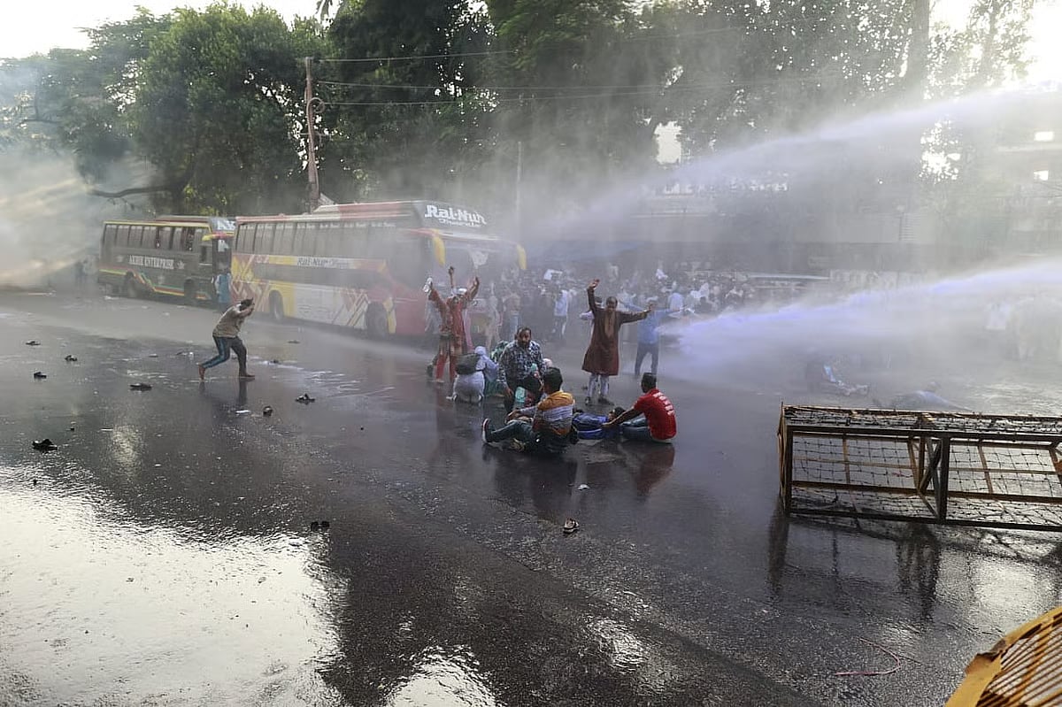 Police attacked protesting primary school teachers when they marched from the Central Shaheed Minar to Shahbagh in Dhaka on 8 November