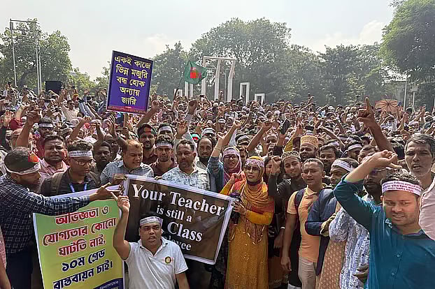 The Prathomik Shikhkhok Dabi Bastabayan Parishad has been observing a non-stop sit-in at the Central Shaheed Minar while also abstaining from work at schools.