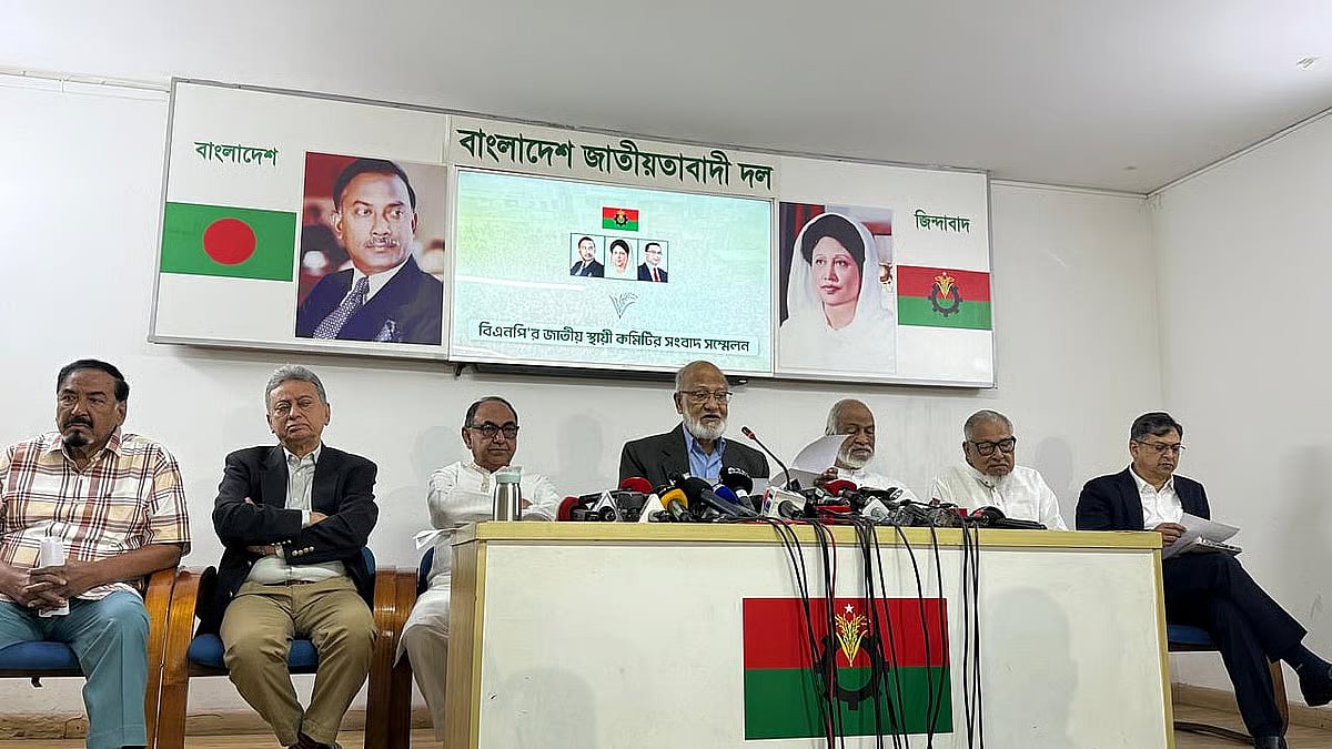 BNP Standing Committee members hold a press conference at the party chairperson's office in Gulshan on 11 November 2025.