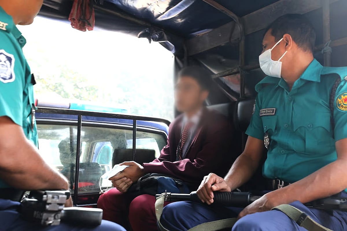 The detained youngster in a police van. The photo was taken from Dhanmondi 32 in Dhaka on 13 November 2025. The face of the boy has been blurred as per editorial policy of Prothom Alo.