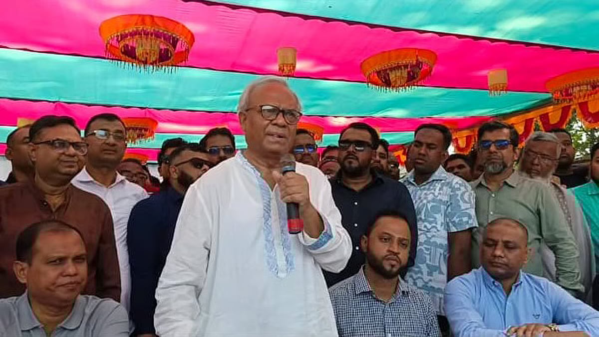 BNP senior joint secretary general Ruhul Kabir Rizvi talks to journalists during a visit to provide financial assistance to an impoverished family in Patuakhali on 16 November 2025
