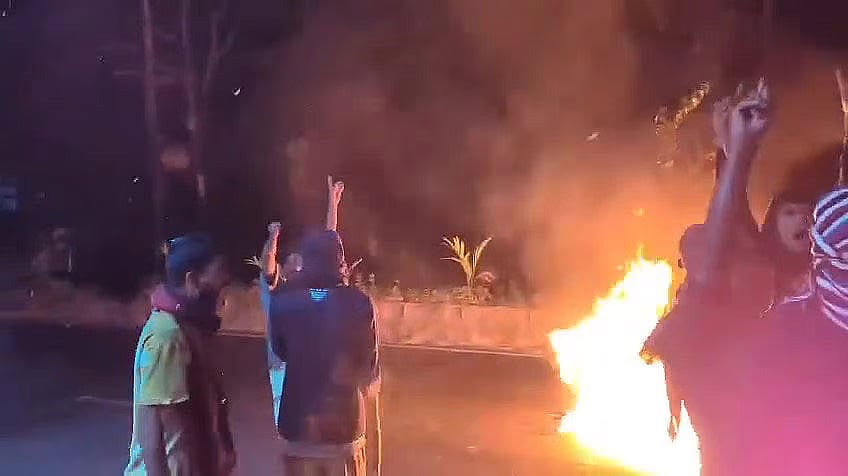 Unidentified activists of banned Chhatra League set tyres of fire in Noakhali on 15 November midnight