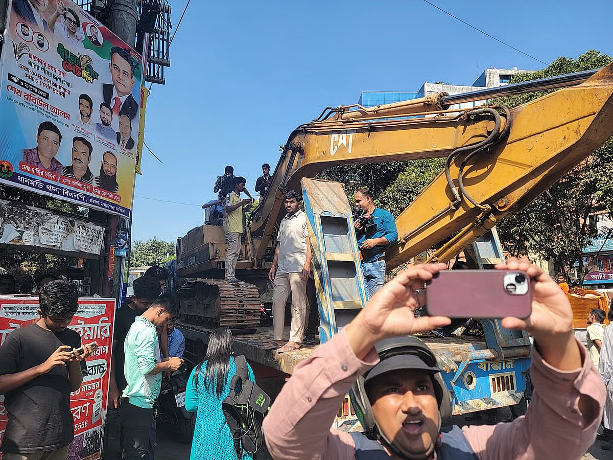 An excavator is seen in front of Dhanmondi 32