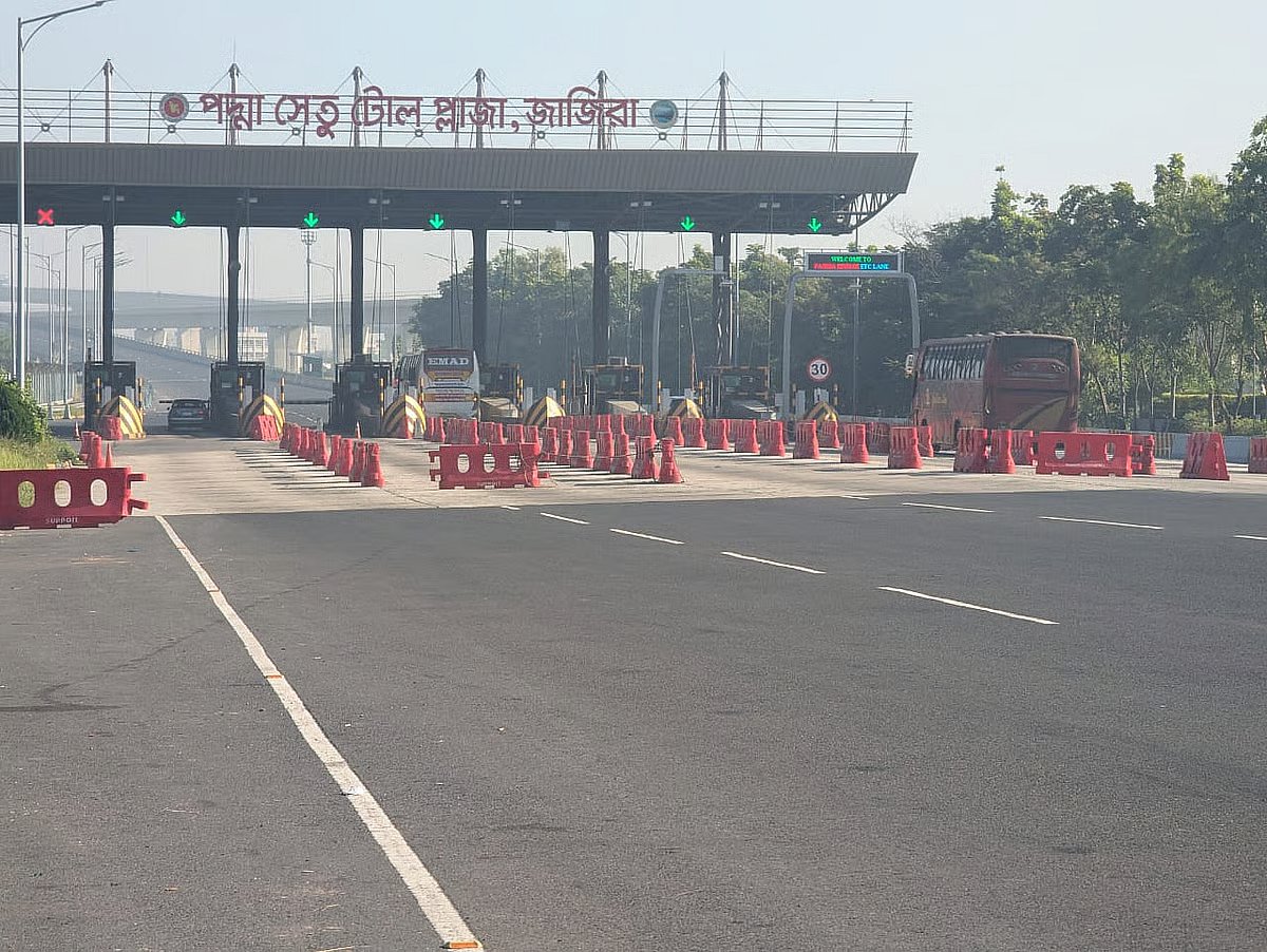 A vehicles are moving across the Padma bridge. In front of the toll plaza at the Jajira end. On 17 November, 2025.