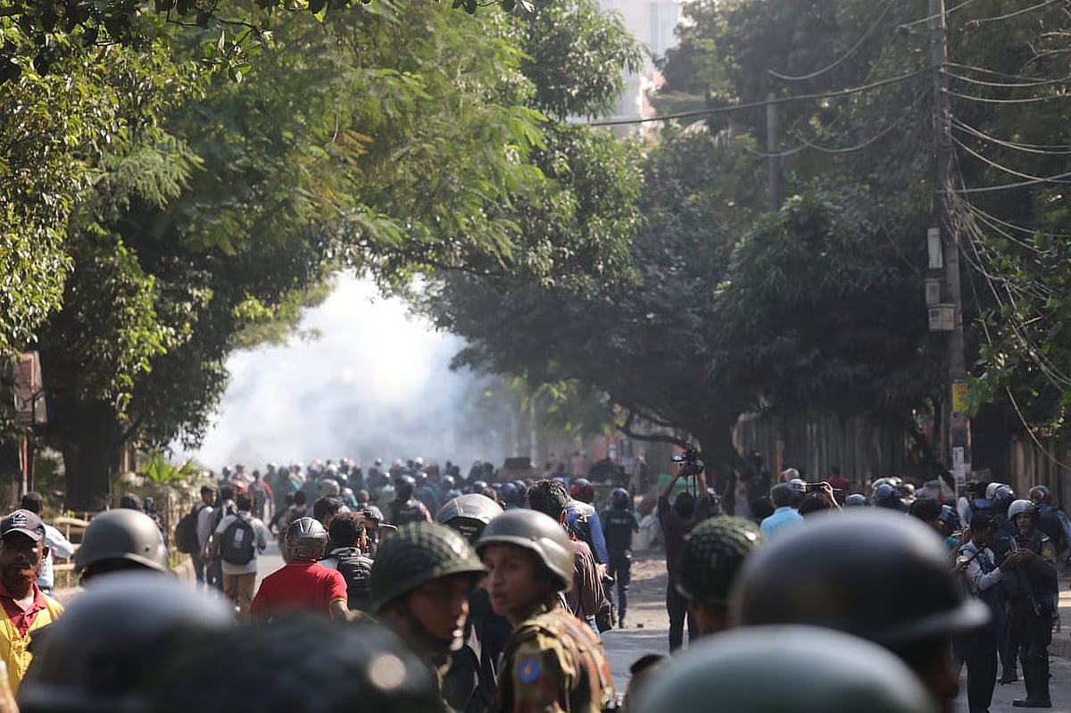 Agitators are being dispersed.