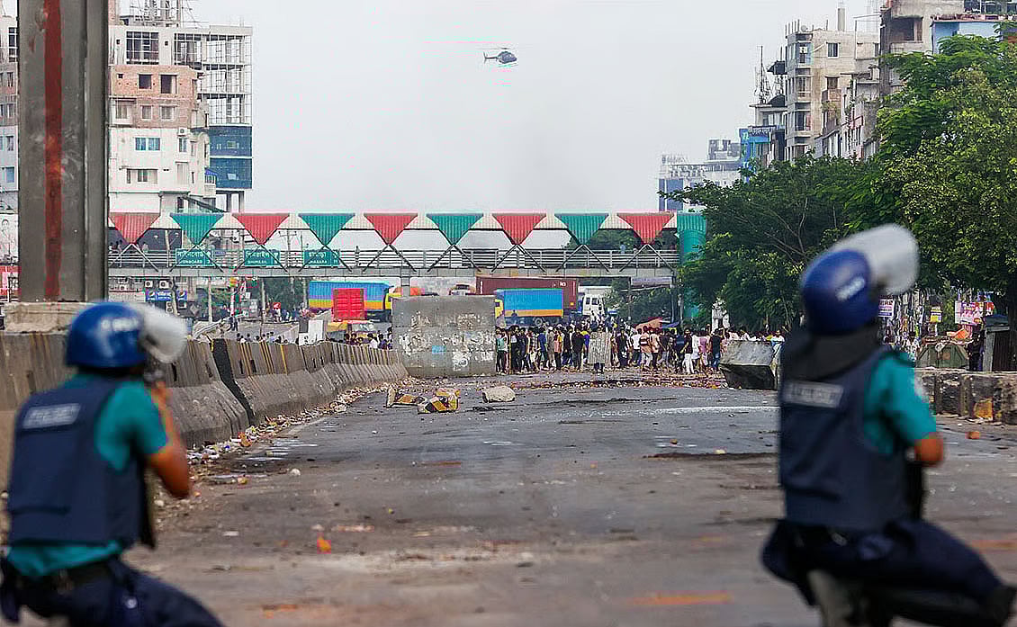Protesters block the Dhaka-Chittagong highway during the July Uprising. Police were seen firing at them during the protest. Jatrabari area of Dhaka, 20 July 2024.