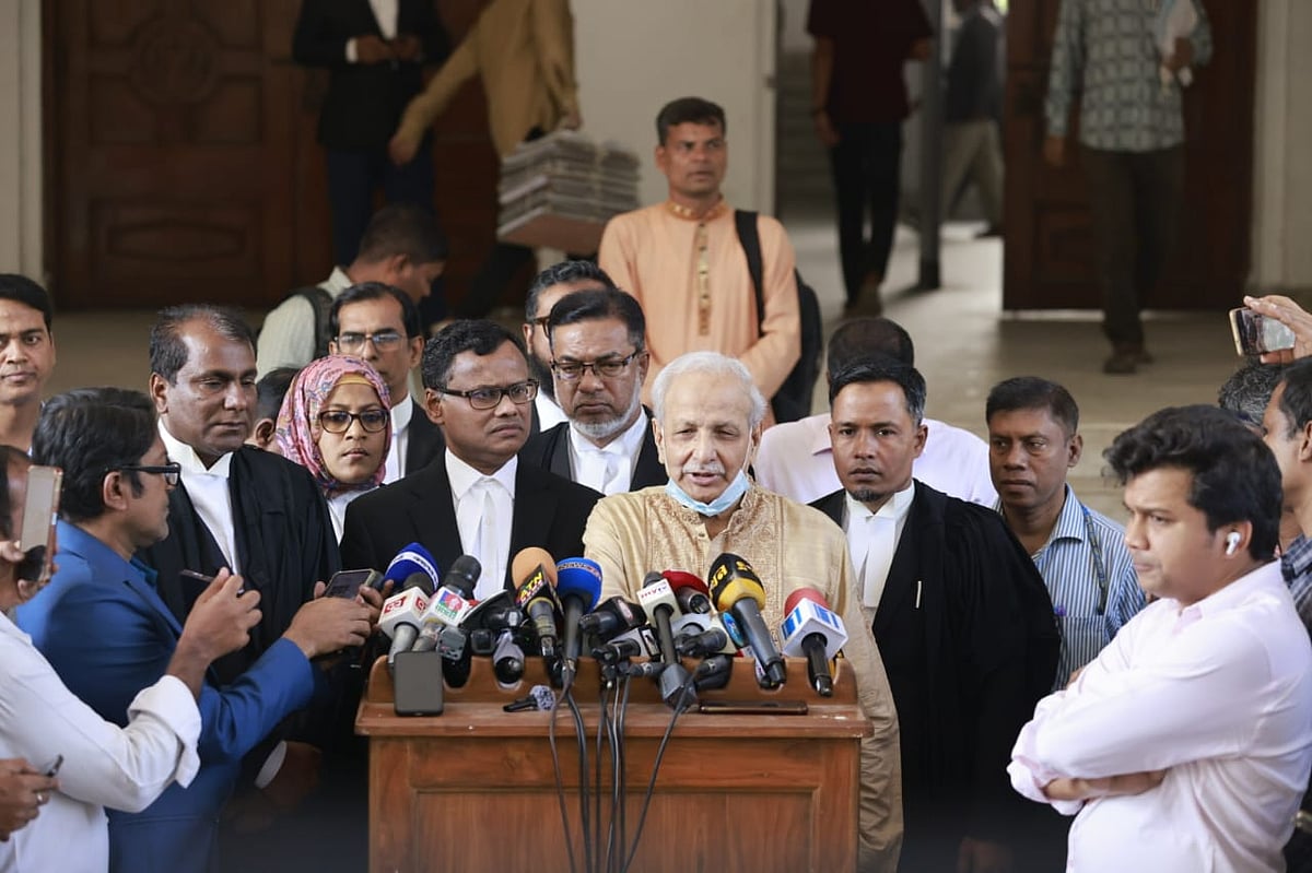 Shushashoner Jonno Nagorik (Citizens for Good Governance) secretary Badiul Alam Majumdar newspersons on the Supreme Court premises Thursday morning, following the verdict delivered by the country’s apex court on 20 November 2025