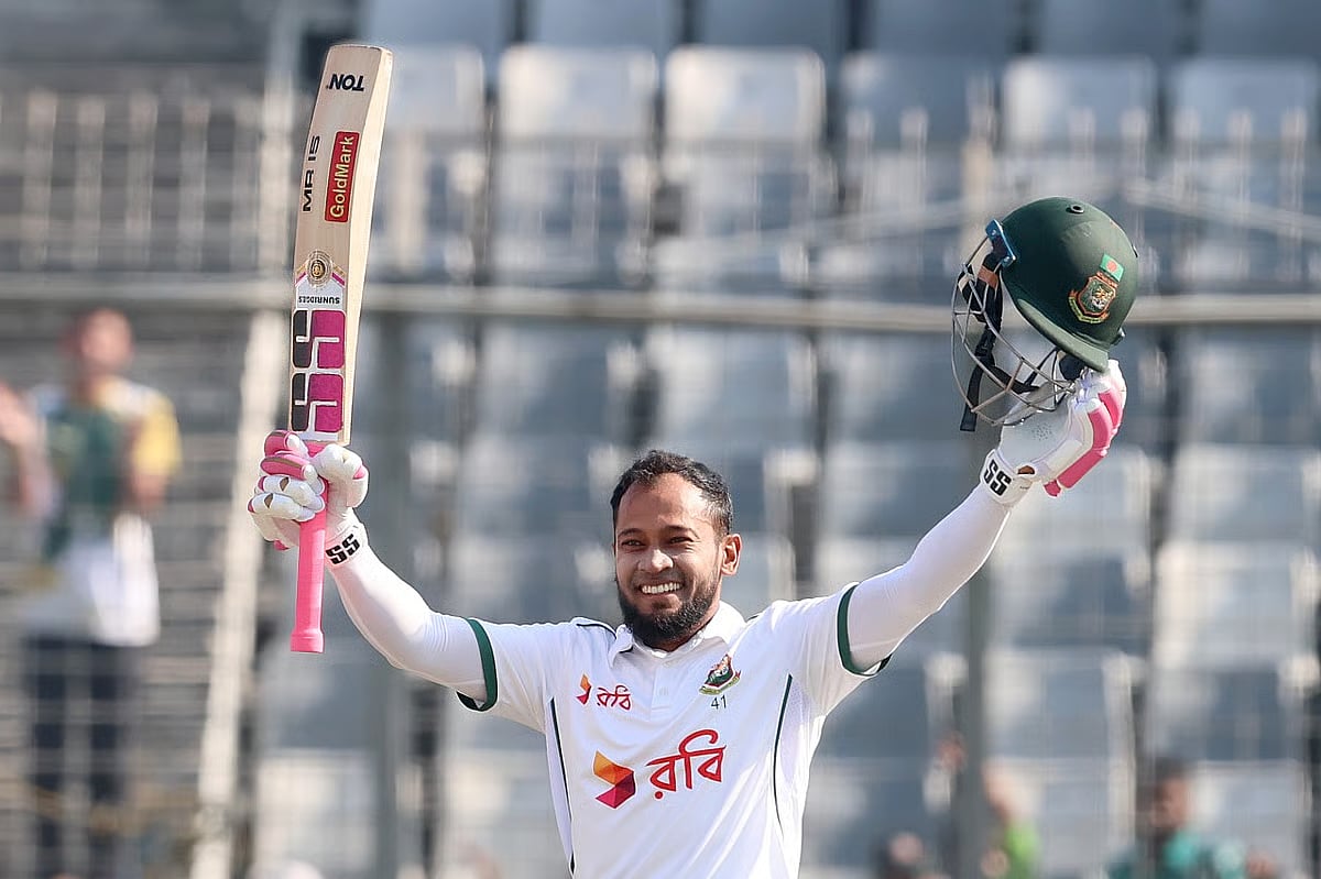 Mushfiqur Rahim celebrates his century