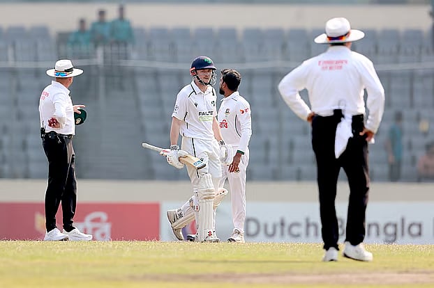 Match stopped for a while due to earthquake