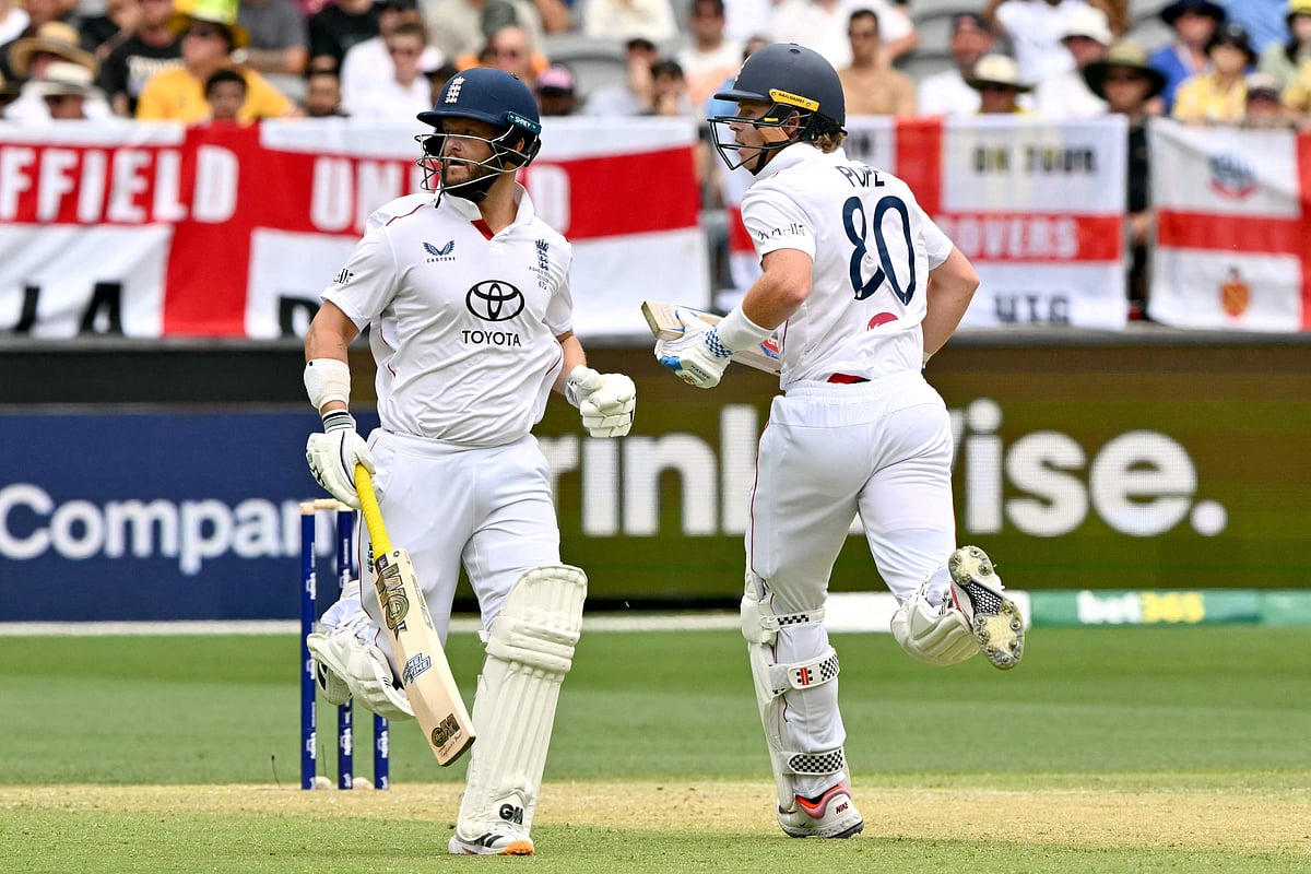 England’s Ben Duckett (L) runs between wickets with teammate Ollie Pope on day 2 of the first Ashes cricket Test match between Australia and England at Perth Stadium in Perth on 22 November, 2025.