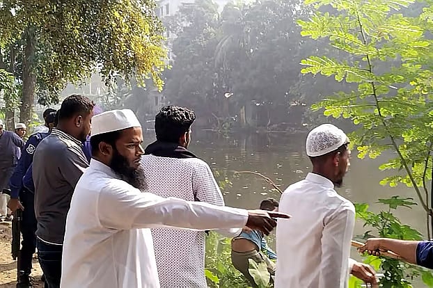 A group under the banner, 'Aleem-Ulema and Touhidi Janata of all segments of Manikganj District' attacked the followers of Baul Abul Sarkar