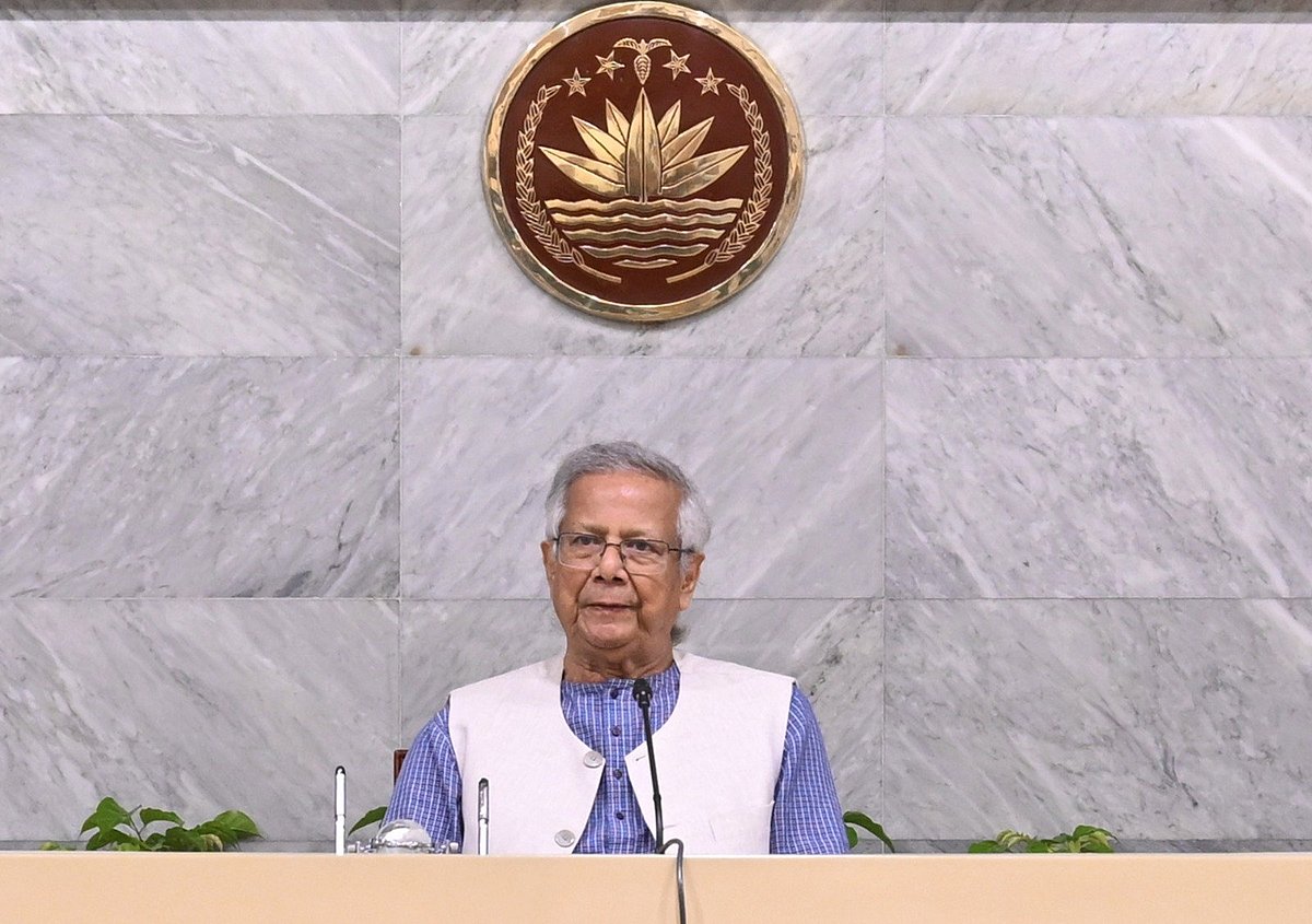 Chief adviser professor Muhammad Yunus presides over an emergency meeting on earthquake preparedness at State Guest House Jamuna in Dhaka on 24 November 2025